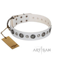 FDT Artisan "Fluff-Stuff Beauty" 犬 白革首輪 FDT Artisan "Fluff-Stuff Beauty" 犬 白革首輪